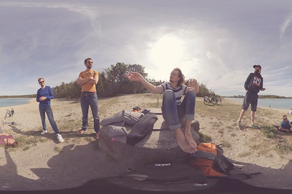 Daily Standup im Dev-Team Team Retreat am Strand